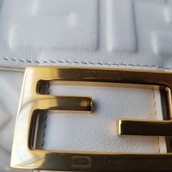 Authentic Fendi Baguette white off white with 2 detachable straps and dust bag - Picture 5 of 16